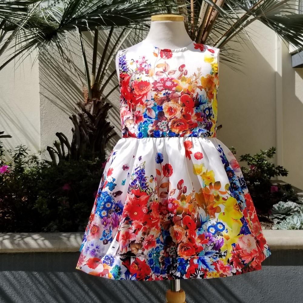 Floral multicolor party dress.